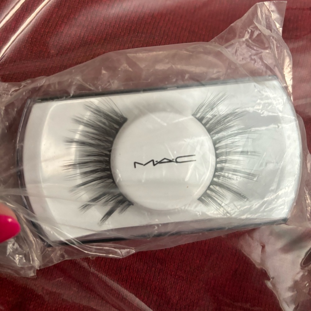 M·A·C Lash/87 Maximalist Lash - Picture 3 of 3